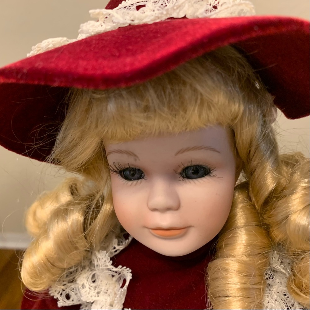 PORCELAIN DOLL VINTAGE 80's Beautiful 16" doll stand included EC Rare Find - Picture 8 of 15